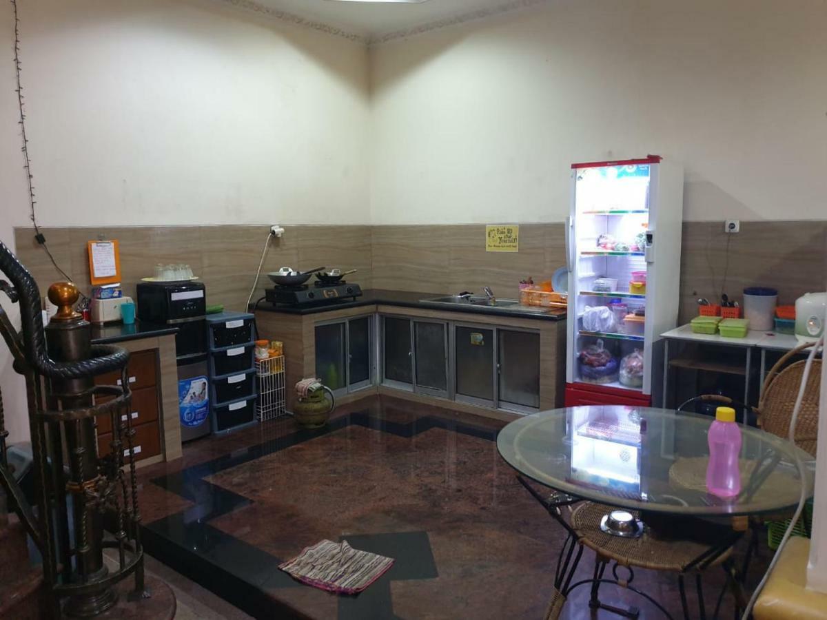 The Backpacker Semarang Hostel Ngoại thất bức ảnh